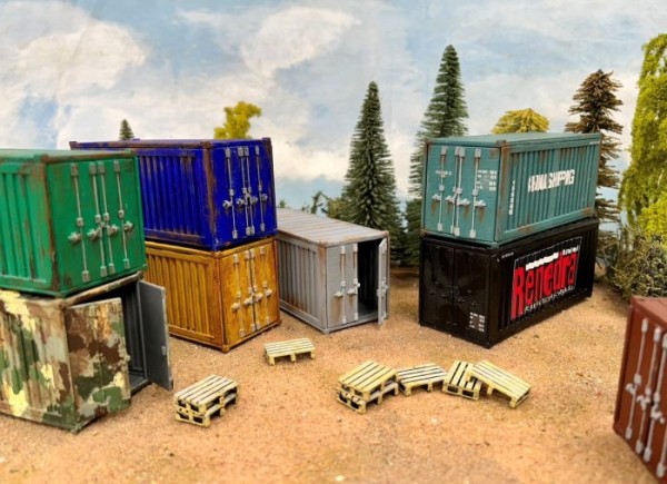 Renedra: Shipping Containers (20 Ft) & Pallets